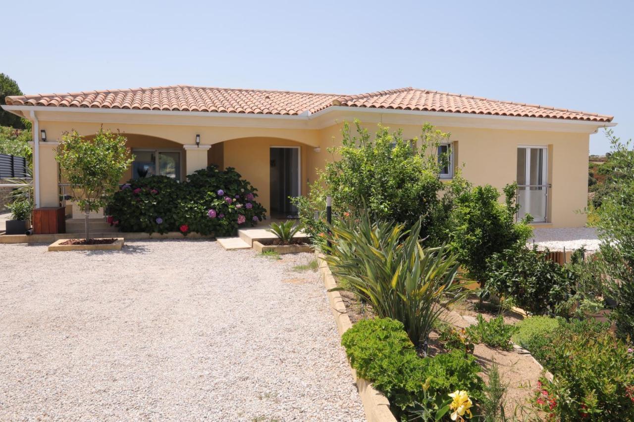 Villa Marine En Bord De Mer... *